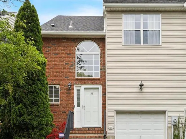 138 Tulip Ln, Ewing, NJ 08638