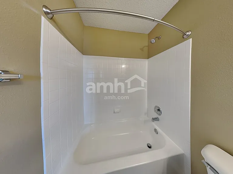 5627 N Plymouth Ct — Photo 20
