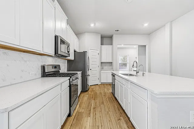 3 bed, 2.0 bath, 1861 sqft, $2,295 — Photo 4