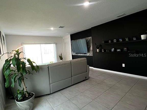 4th image of 205 Acorn Rd