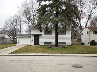 29 Scarsdale Rd, Montgomery, IL 60538