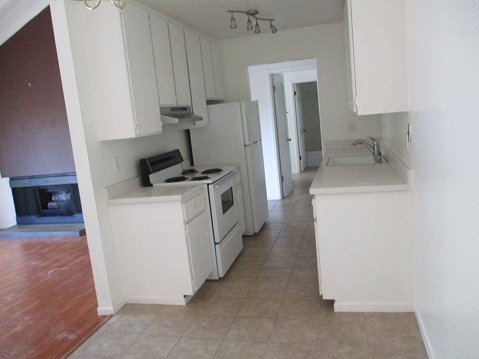 702 Woodside Kitchen 2_07152025