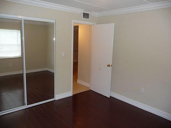 4th image of 5221 Bayshore Blvd APT 57
