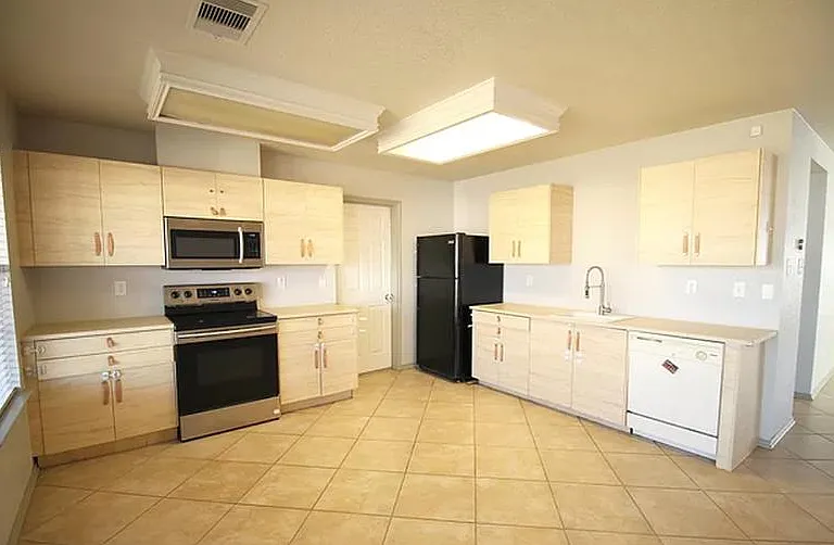 6523 Kestrel Ln — Photo 7