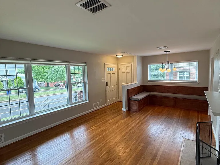 2632 N Sycamore St — Photo 4