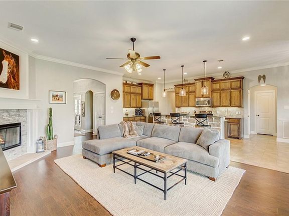 4th image of 105 Kari Linda Ct