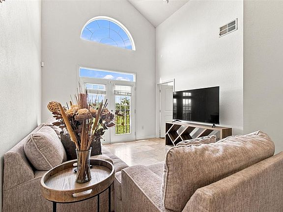 3rd image of 4221 W SPRUCE STREET #2425
