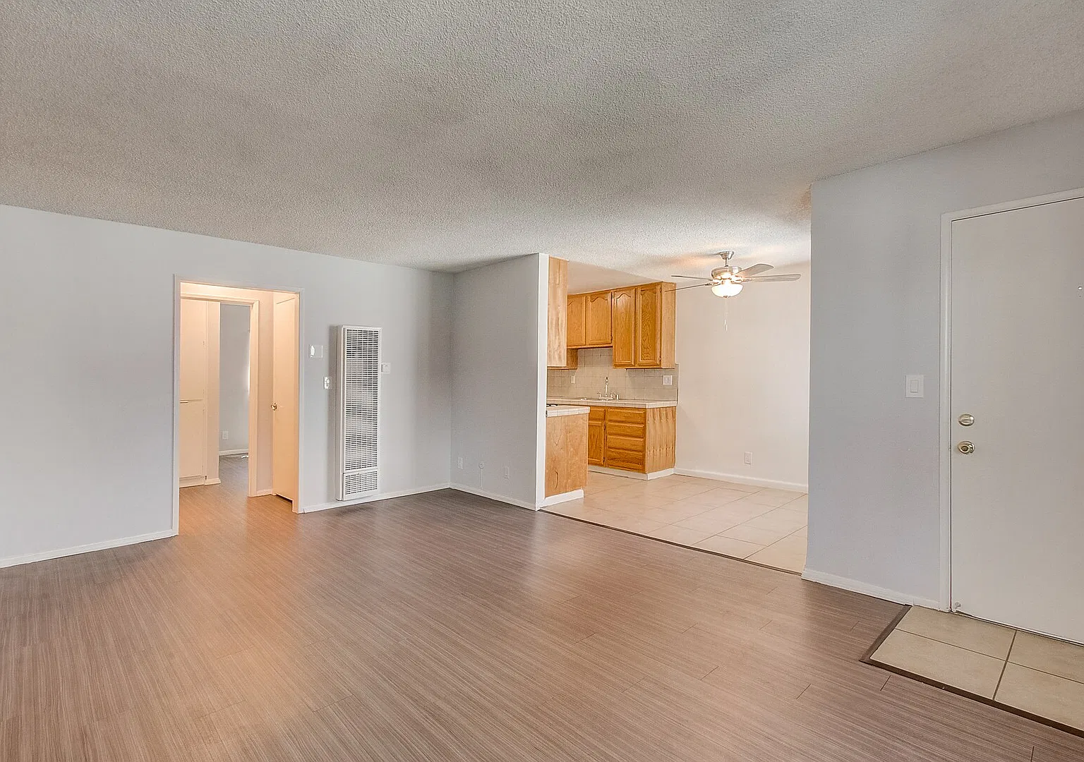 Gilmore/Hamlin Apartments — Photo 4