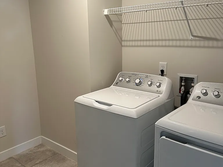 221 Pryor Dr — Photo 19