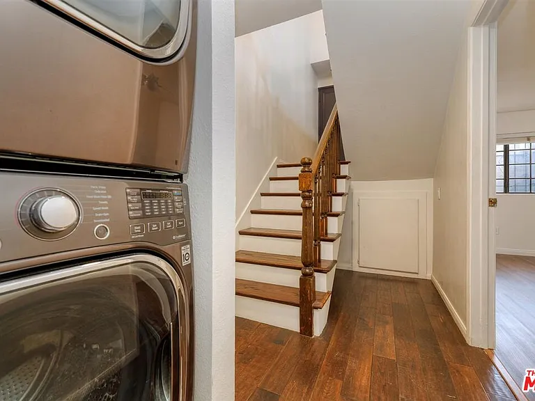 18100 Burbank Blvd #19 — Photo 16