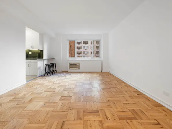 30 West 60th Street image 2 of 11