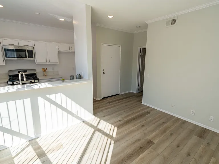 14900 Moorpark Street — Photo 51