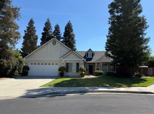 1821 N Orangewood Ave, Clovis, CA 93619