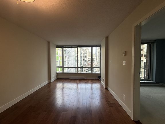 5th image of 1088 Richards St #1105