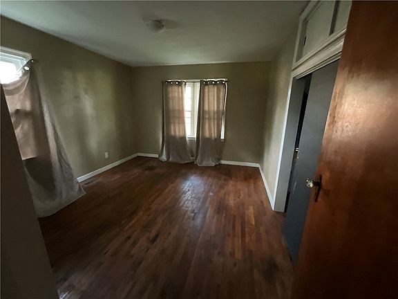 5th image of 902 N Wood St