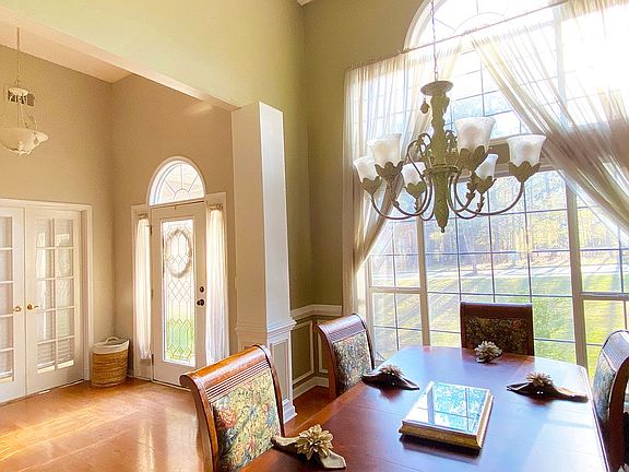 5th image of 1209 Maplewood Cir