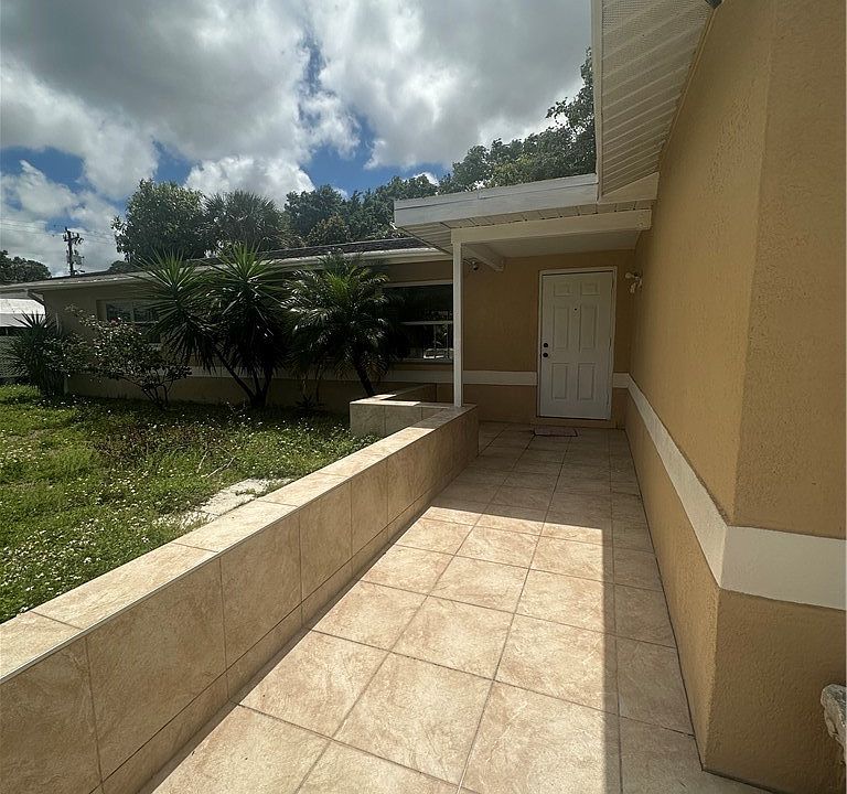 2nd image of 904 Leeland Heights Blvd E
