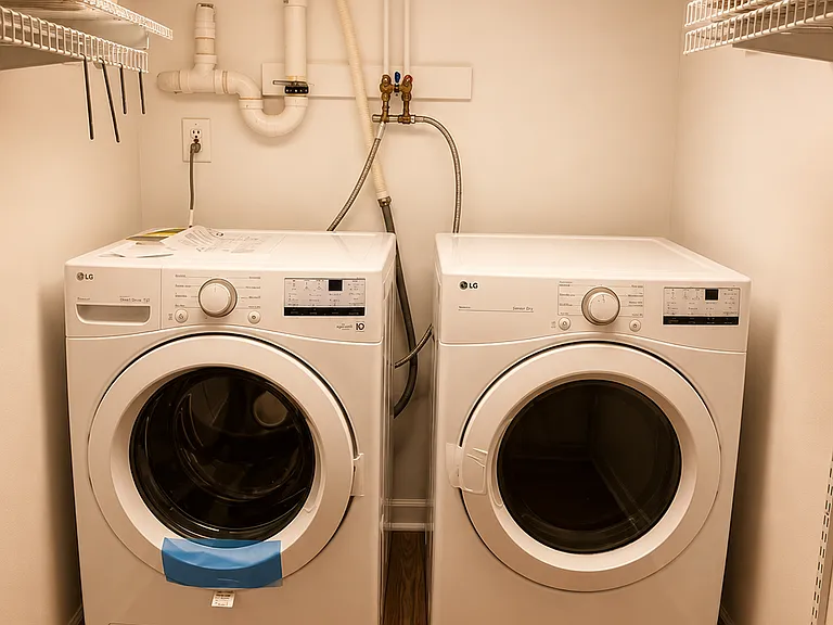 Laundry Room/Walk In Closet. New appliances