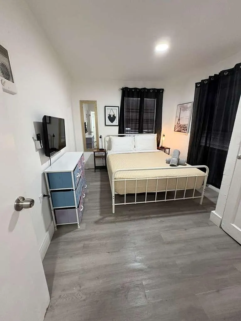 4 bed, 1.0 bath, 1100 sqft, $1,022 — Photo 1