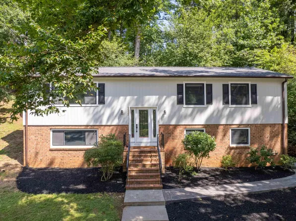 2232 Brandywine Dr, Charlottesville, VA 22901