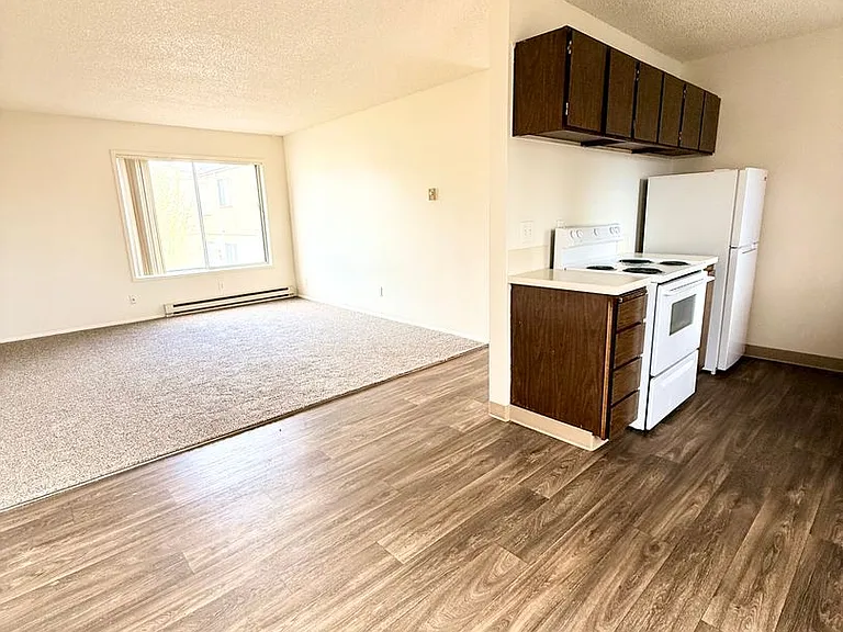 Sunnyside Village Apartments — Photo 21