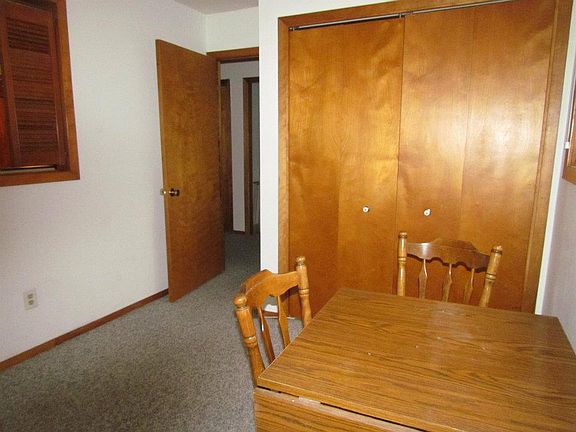 Spare bedroom with closet