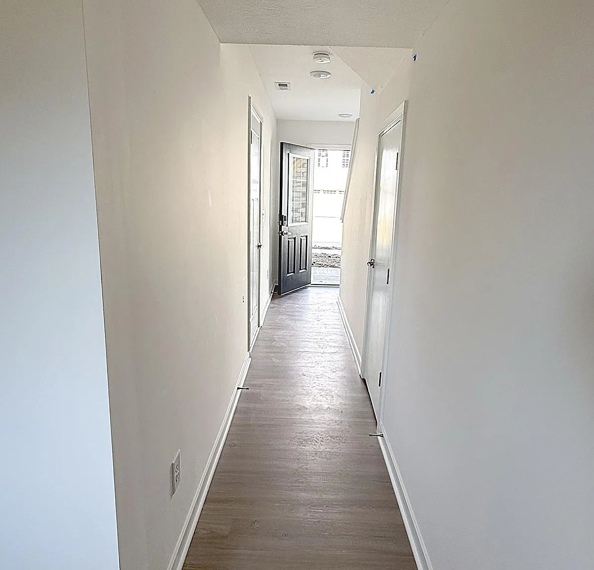 3 bed, 2.5 bath, 1772 sqft, $2,399 — Photo 2