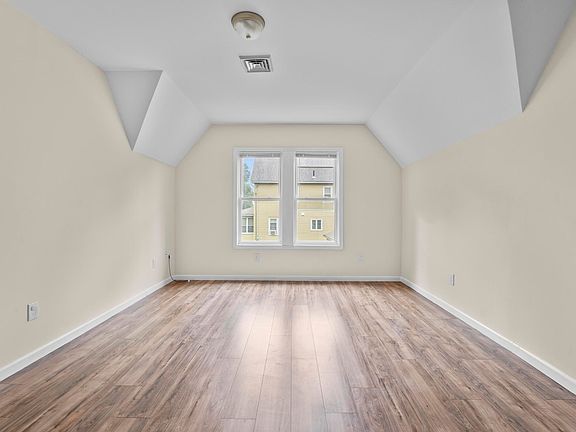 3rd image of 287 Crown St #2