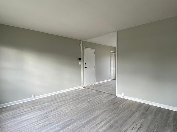 3rd image of 611 Iola Ave