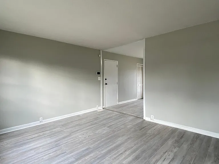 611 Iola Ave — Photo 3