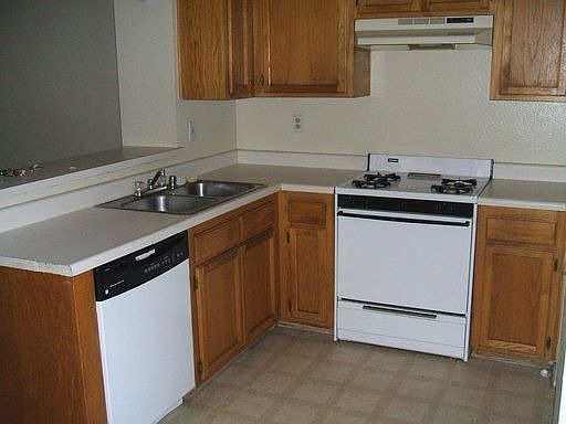 2nd image of 1250 W Linden St APT C