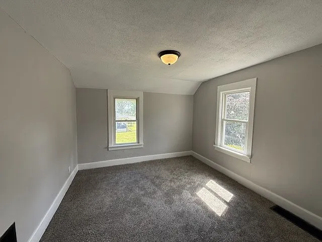 411 N Cedar Ave — Photo 5
