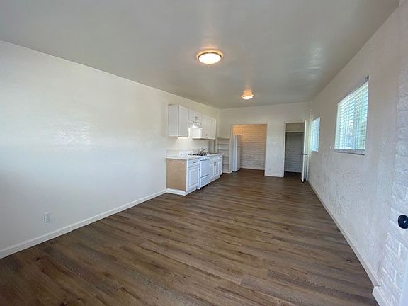 3rd image of 526 Anacapa St APT B
