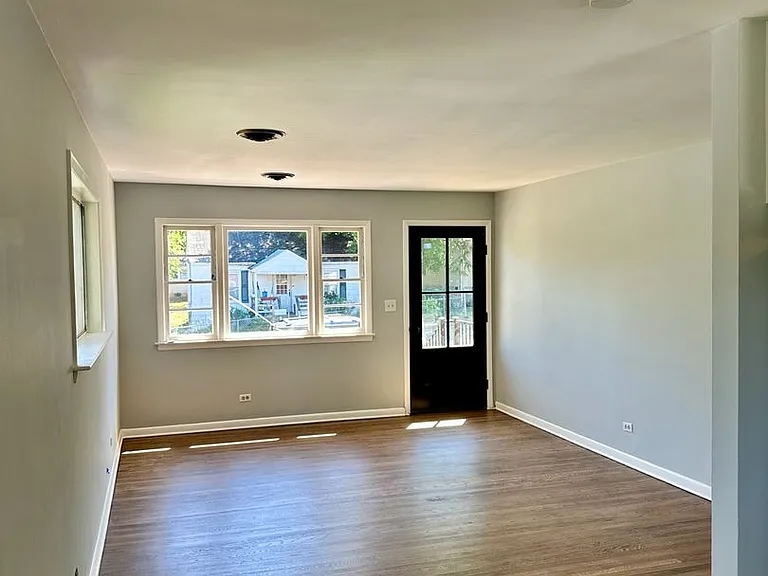 203 Palatine Ave — Photo 5