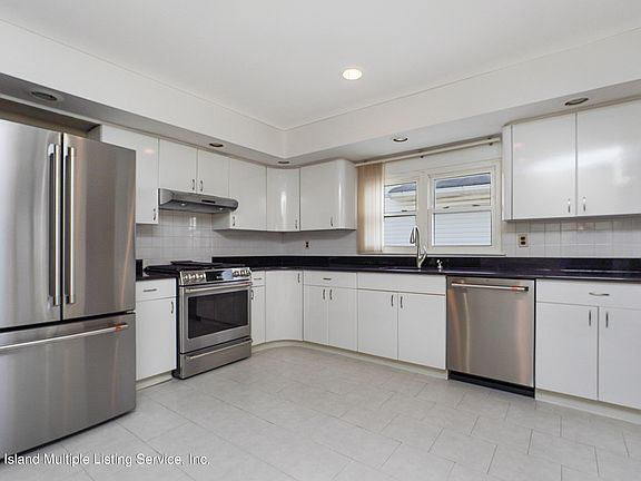3rd image of 328 Naughton Ave