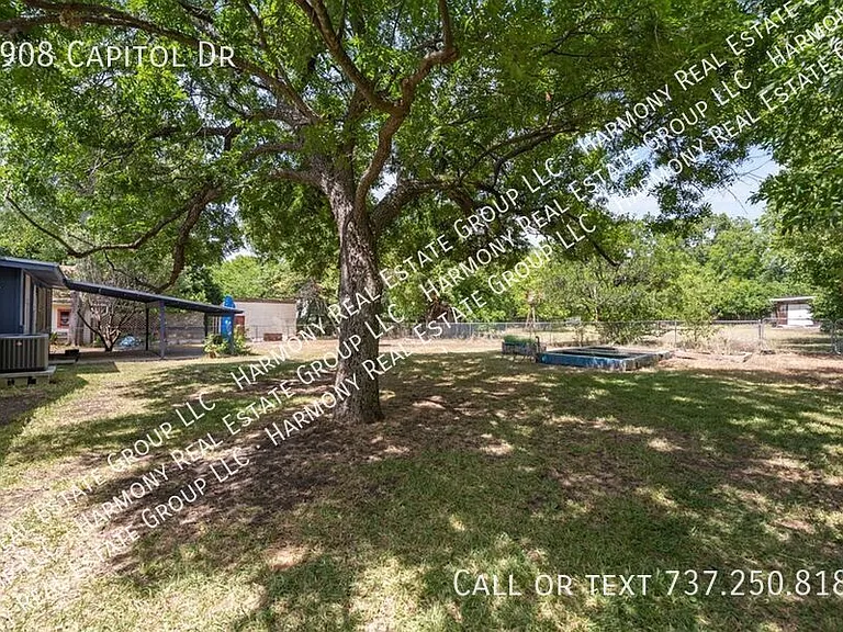 8908 Capitol Dr — Photo 17