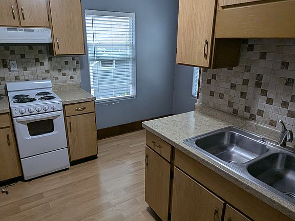 4th image of 109 N May St Unit 3