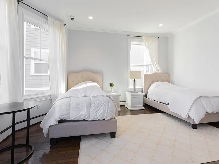 27 Howland St #Penthouse 1 — Photo 23