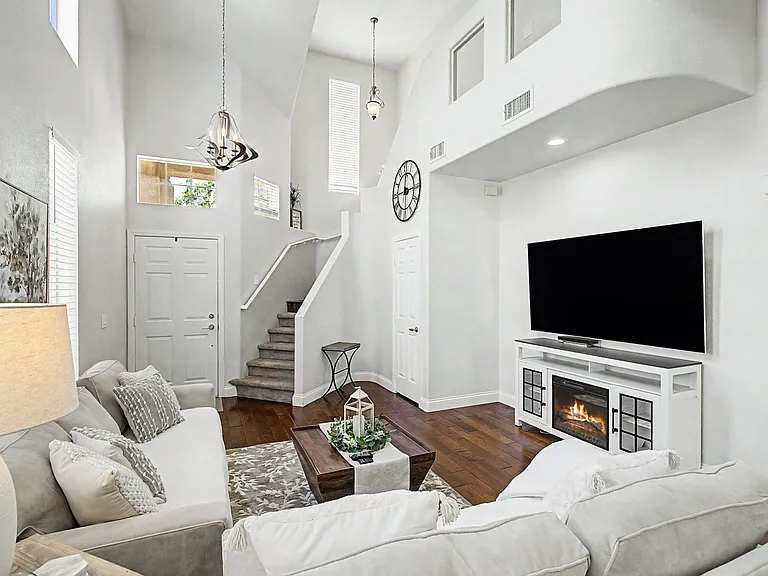 2025 Shining Feather Ln — Photo 48