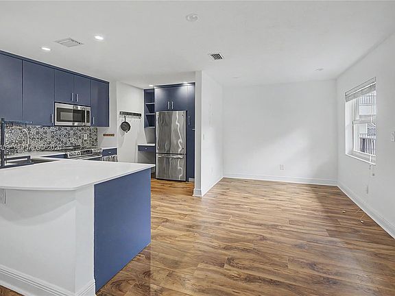 3rd image of 6815 Edgewater Dr APT 201