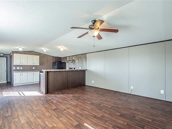 3rd image of 450 Rosewood Dr