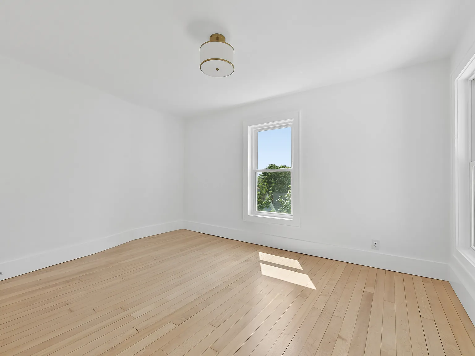 4 bed, 1732 sqft, $4,300 — Photo 4