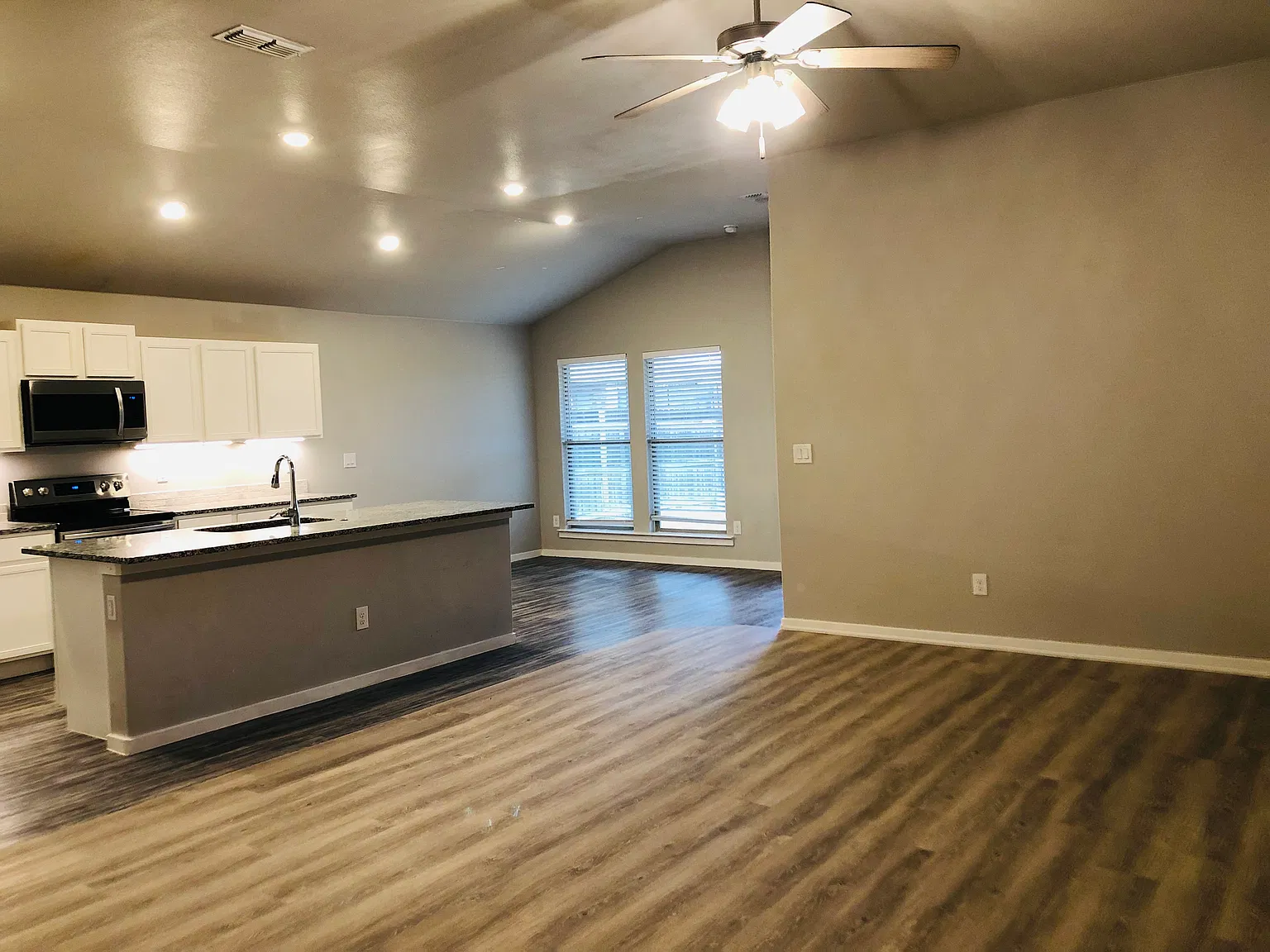 3 bed, 1615 sqft, $1,950 — Photo 4