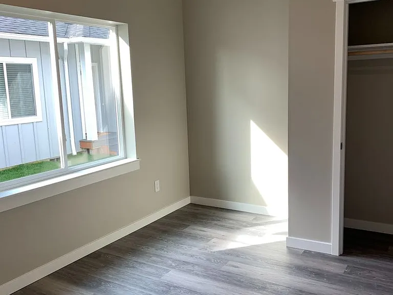 644 E St — Photo 11