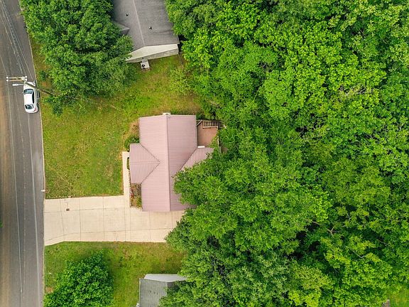 5th image of 104 Hampton Dr