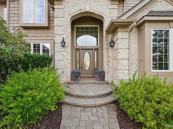 3rd image of 4875 Green Meadow Ln