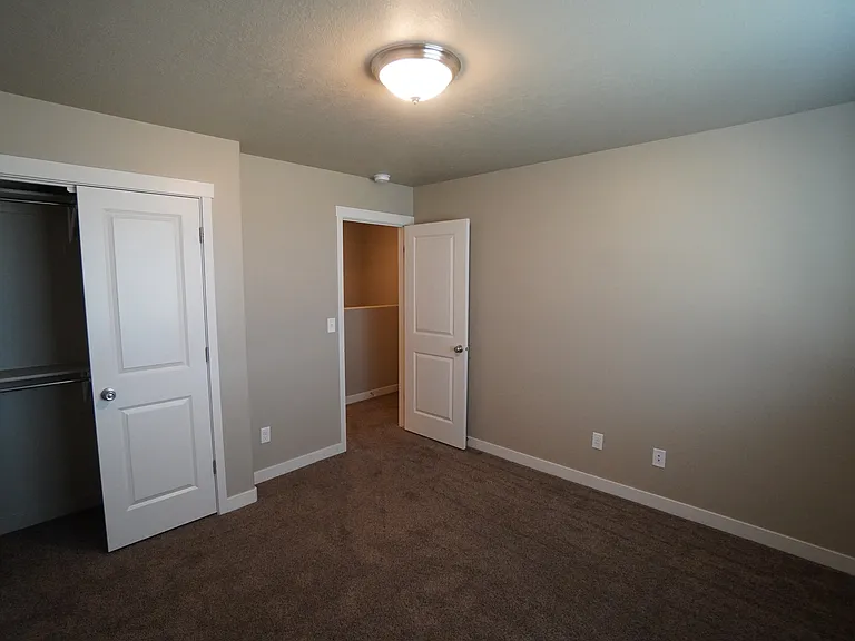 1095 W 2875 N — Photo 16