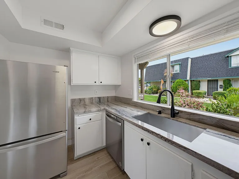 20368 Flora Ln — Photo 12