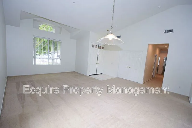 4 bed, 2.0 bath, 1950 sqft, $4,700 — Photo 3