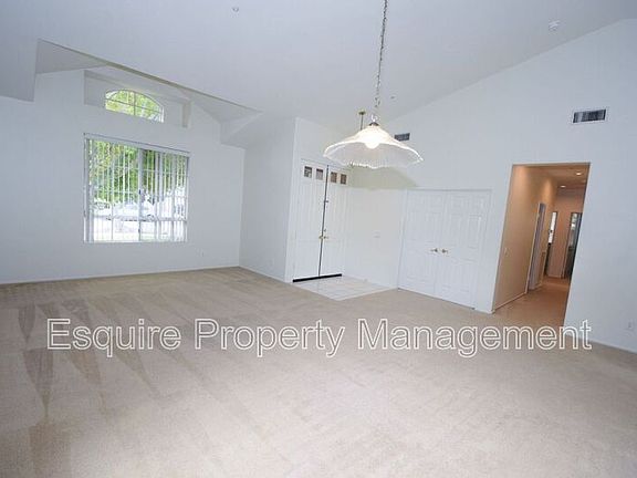3rd image of 1821 La Quinta Ln